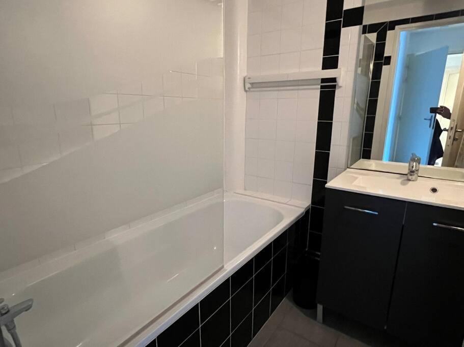 Dubb Yourhosthelper Apartman Caen Kültér fotó